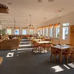 Zum Schlossgarten 3* Ralswiek