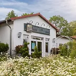 Zum Schlossgarten 3*