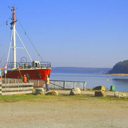 Zum Schlossgarten 3*