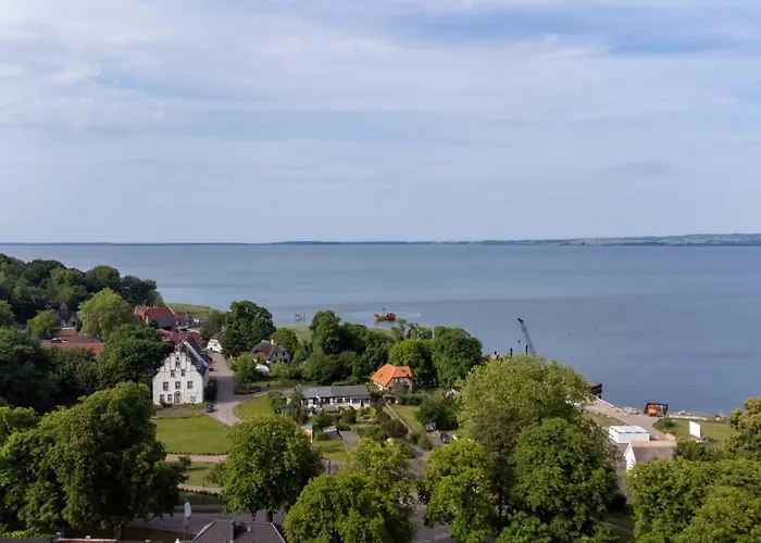 Zum Schlossgarten 3*